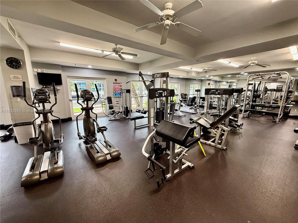 For Sale: $435,000 (2 beds, 2 baths, 1290 Square Feet)