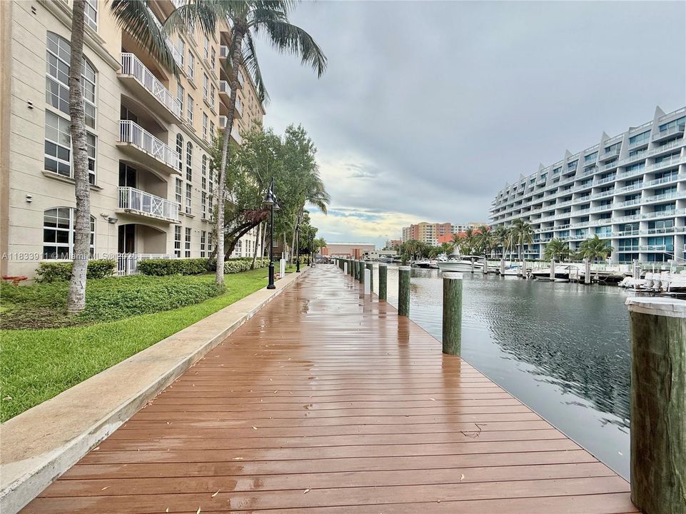 For Sale: $435,000 (2 beds, 2 baths, 1290 Square Feet)