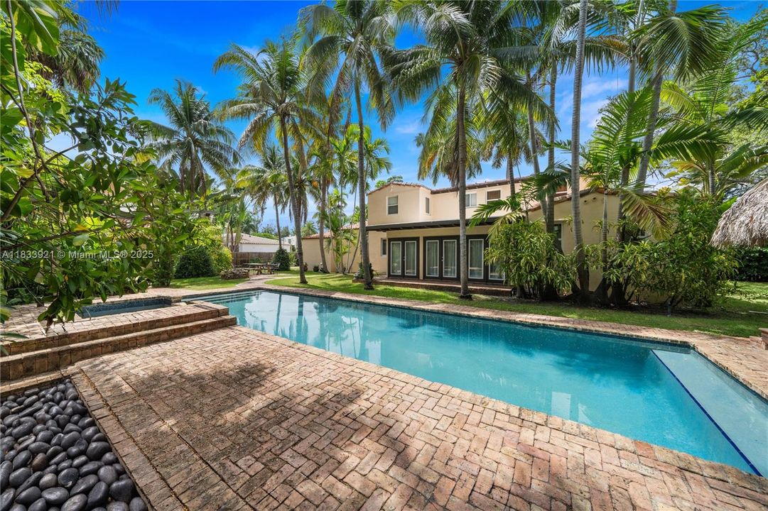 En Venta: $3,700,000 (5 camas, 4 baños, 3626 Pies cuadrados)