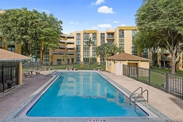 合同活跃: $229,999 (2 贝兹, 2 浴室, 898 平方英尺)