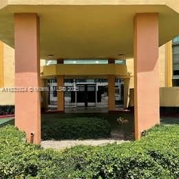 合同活跃: $229,999 (2 贝兹, 2 浴室, 898 平方英尺)