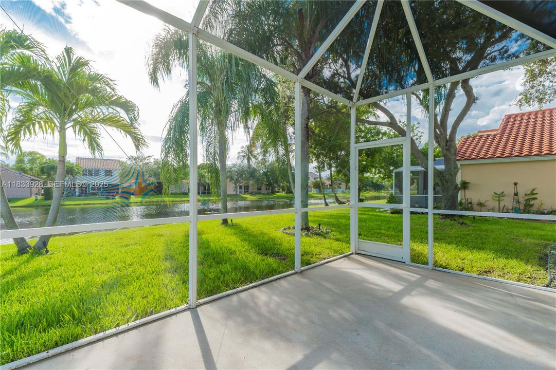 合同活跃: $939,000 (5 贝兹, 3 浴室, 2730 平方英尺)