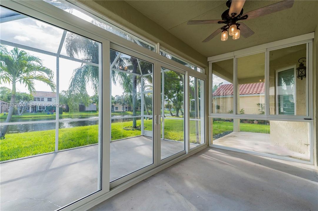 合同活跃: $939,000 (5 贝兹, 3 浴室, 2730 平方英尺)