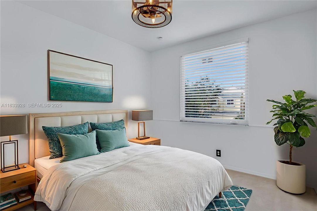 合同活跃: $939,000 (5 贝兹, 3 浴室, 2730 平方英尺)