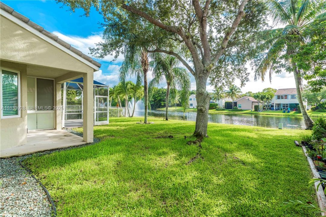 合同活跃: $939,000 (5 贝兹, 3 浴室, 2730 平方英尺)