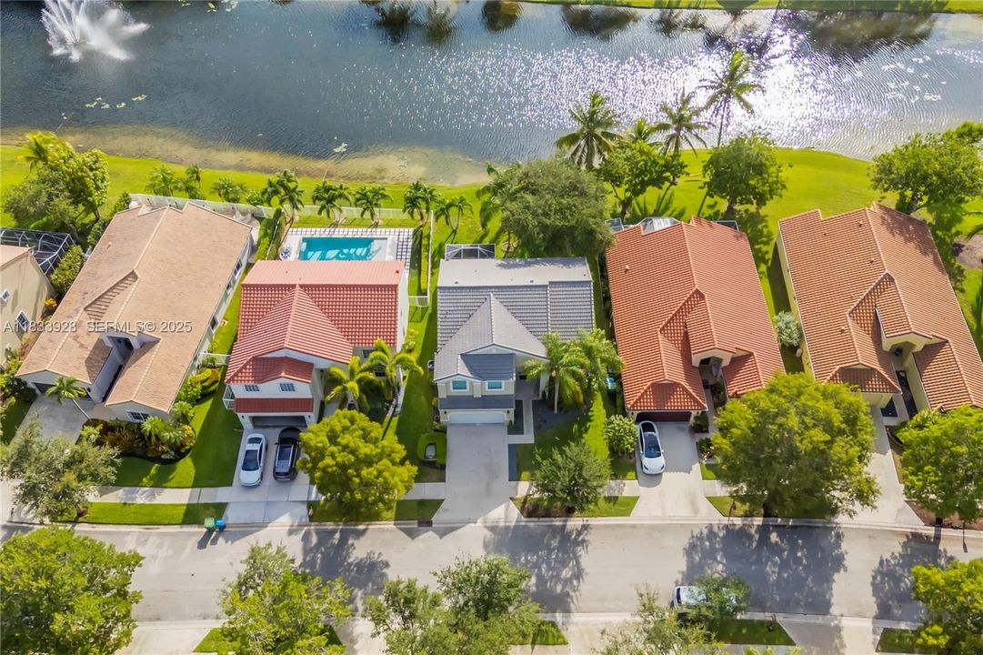 合同活跃: $939,000 (5 贝兹, 3 浴室, 2730 平方英尺)