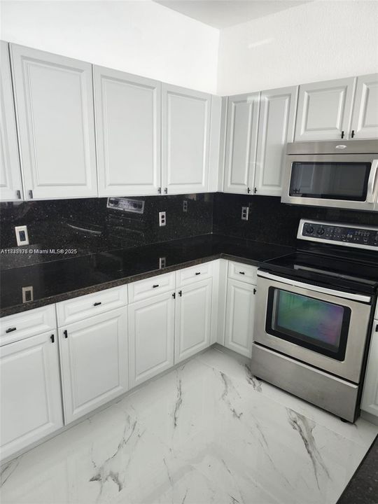 На продажу: $725,000 (3 спален, 2 ванн, 2014 Квадратных фут)