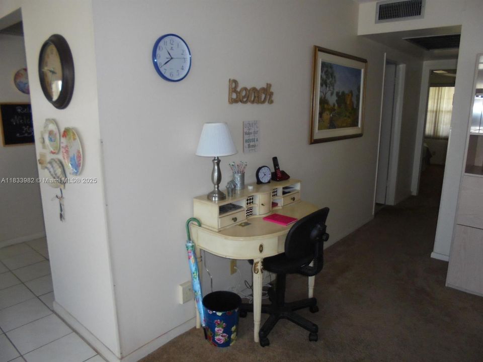 待售: $105,000 (2 贝兹, 1 浴室, 819 平方英尺)