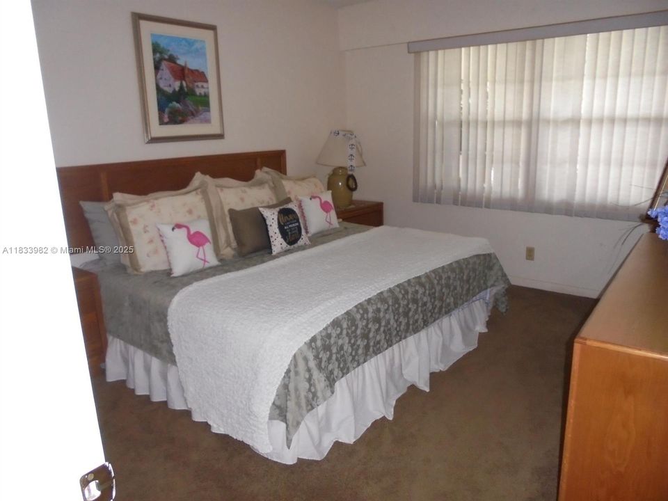 待售: $105,000 (2 贝兹, 1 浴室, 819 平方英尺)