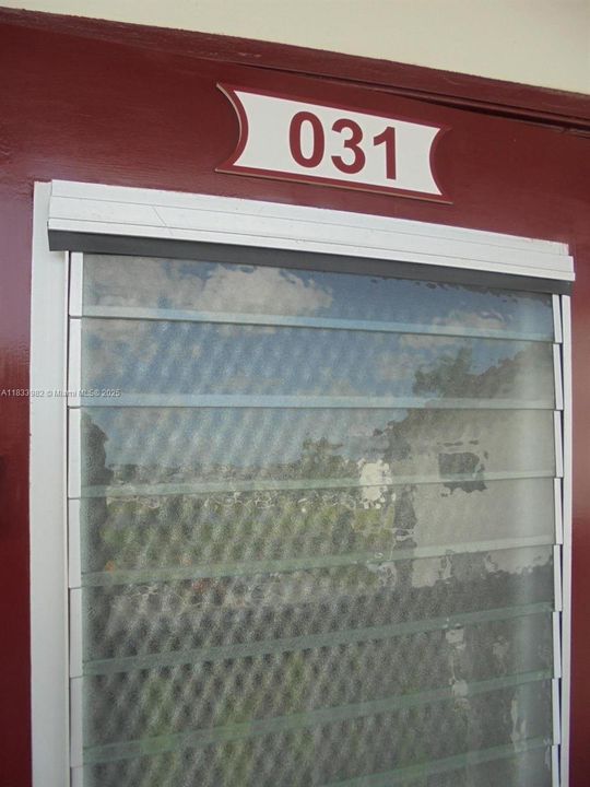 待售: $105,000 (2 贝兹, 1 浴室, 819 平方英尺)