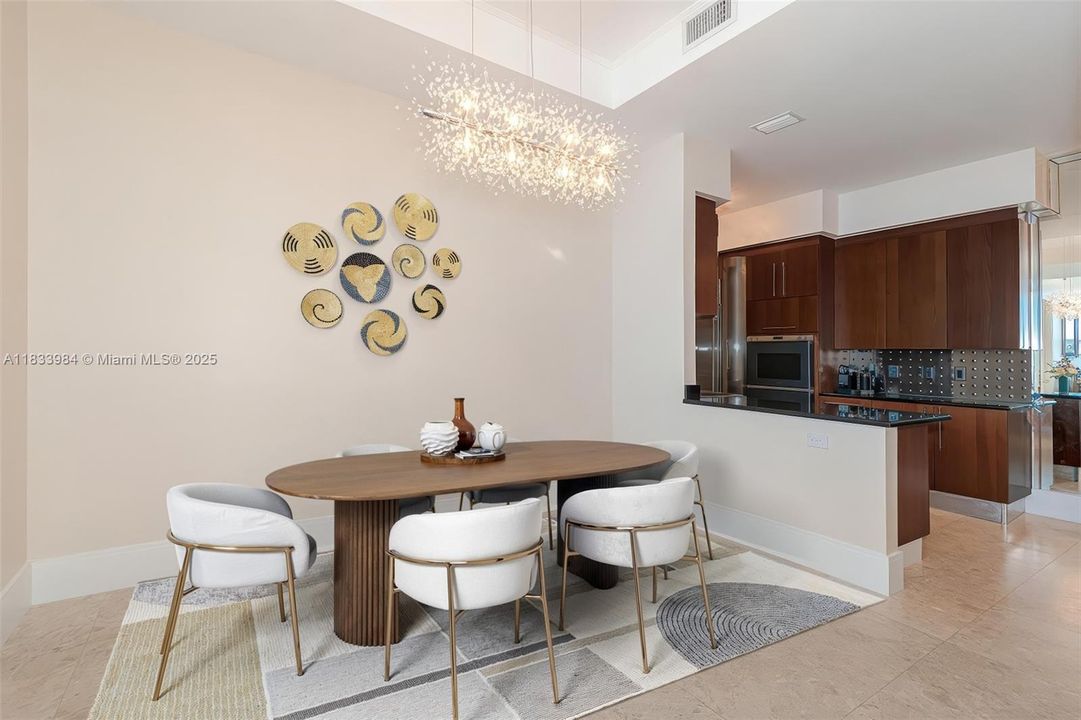 待售: $1,650,000 (2 贝兹, 2 浴室, 1348 平方英尺)