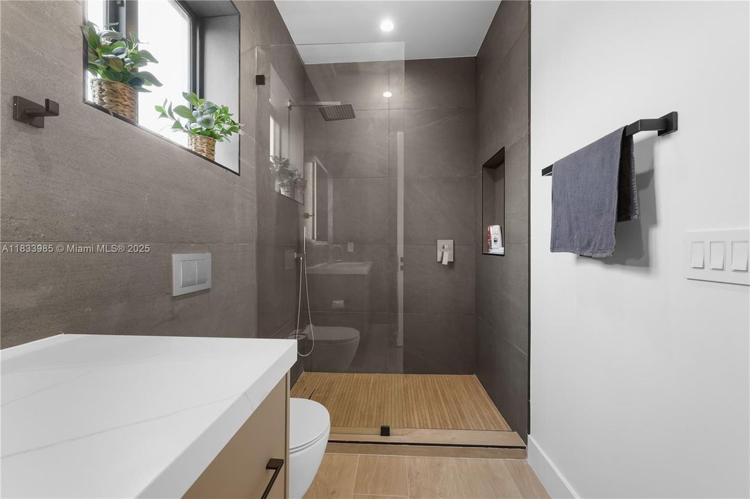 Vendido Recientemente: $3,100,000 (4 camas, 4 baños, 3438 Pies cuadrados)