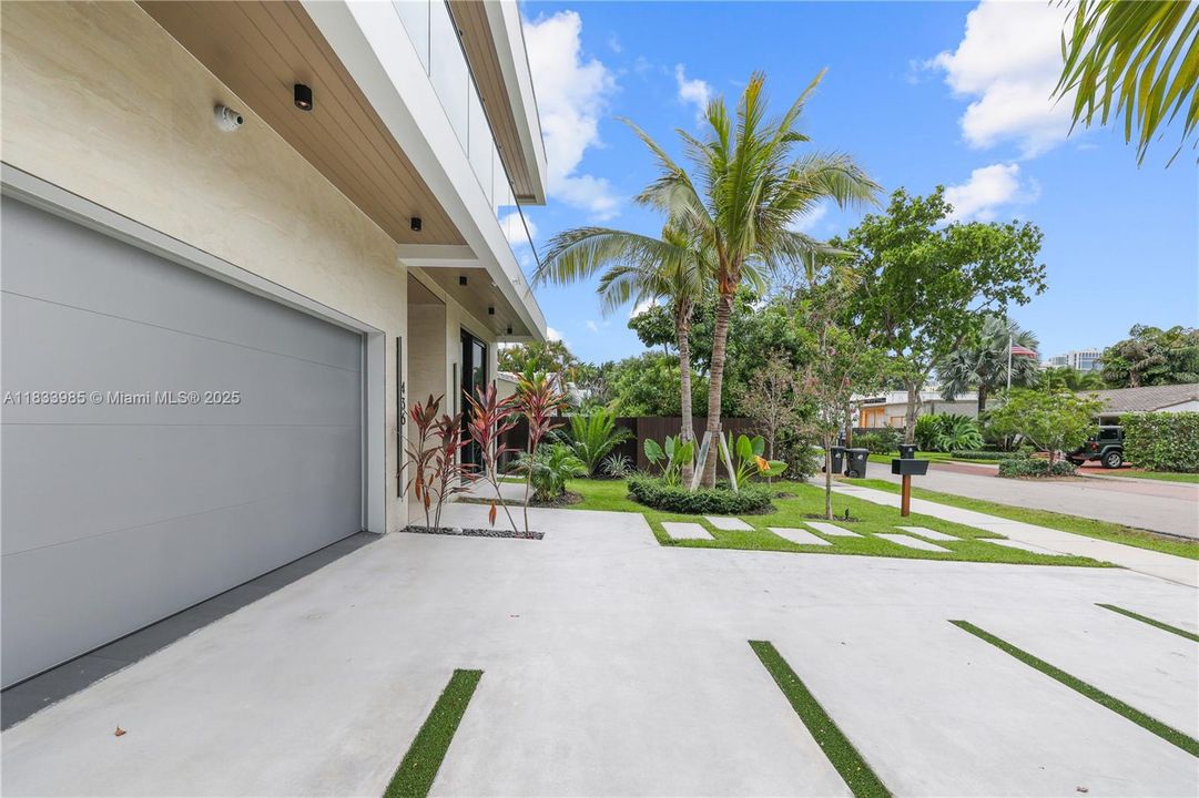 Vendido Recientemente: $3,100,000 (4 camas, 4 baños, 3438 Pies cuadrados)