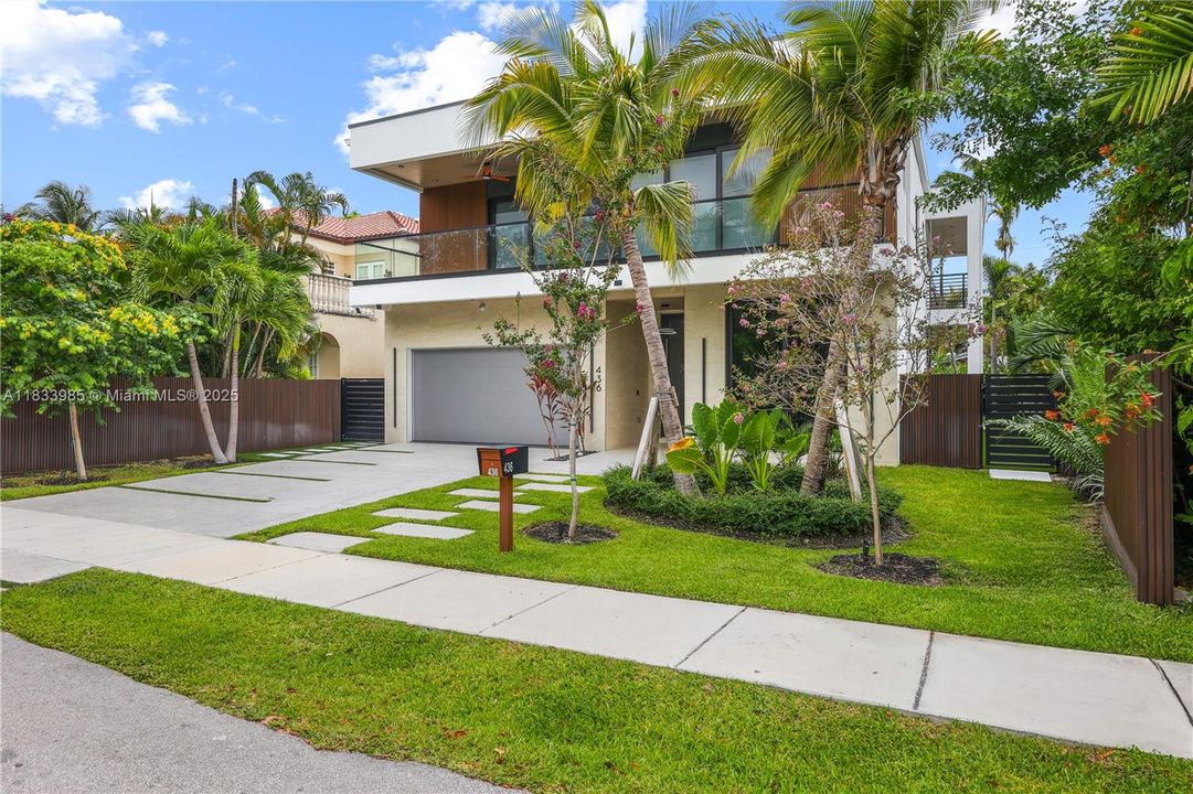 Vendido Recientemente: $3,100,000 (4 camas, 4 baños, 3438 Pies cuadrados)