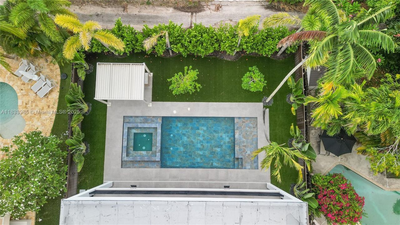 Vendido Recientemente: $3,100,000 (4 camas, 4 baños, 3438 Pies cuadrados)