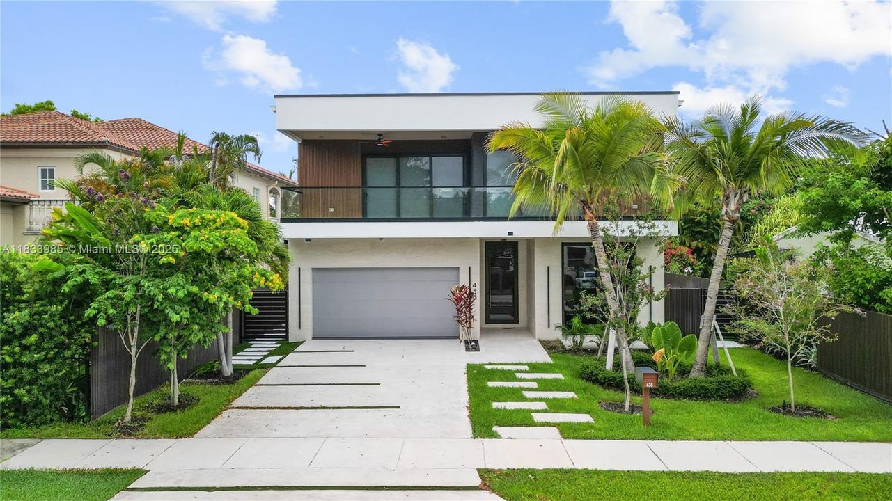 Vendido Recientemente: $3,100,000 (4 camas, 4 baños, 3438 Pies cuadrados)