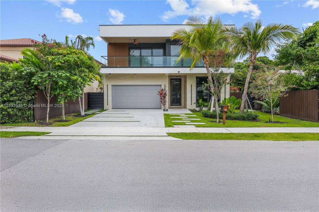 Vendido Recientemente: $3,100,000 (4 camas, 4 baños, 3438 Pies cuadrados)