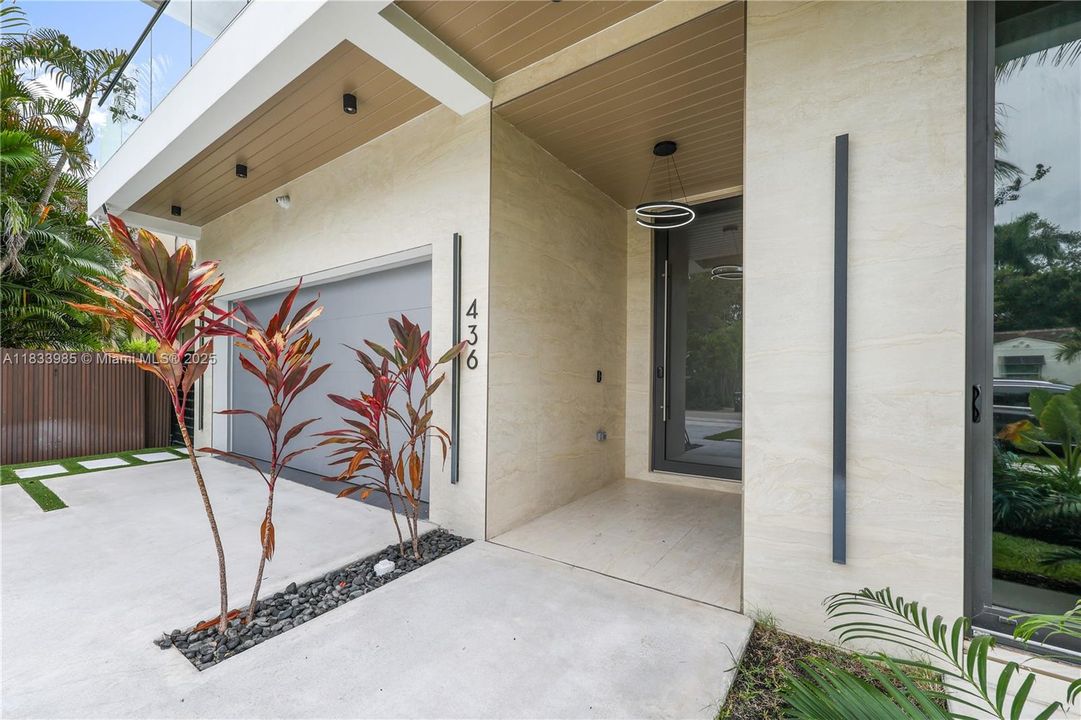 Vendido Recientemente: $3,100,000 (4 camas, 4 baños, 3438 Pies cuadrados)