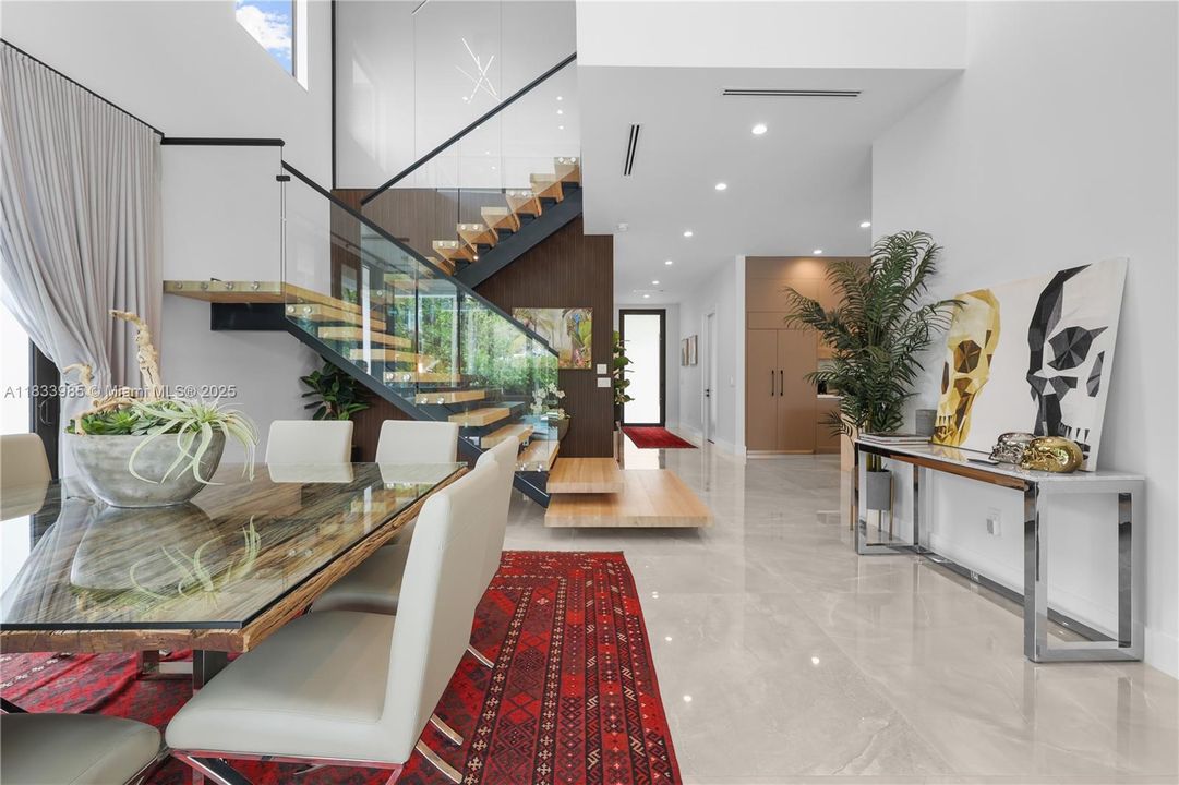 Vendido Recientemente: $3,100,000 (4 camas, 4 baños, 3438 Pies cuadrados)