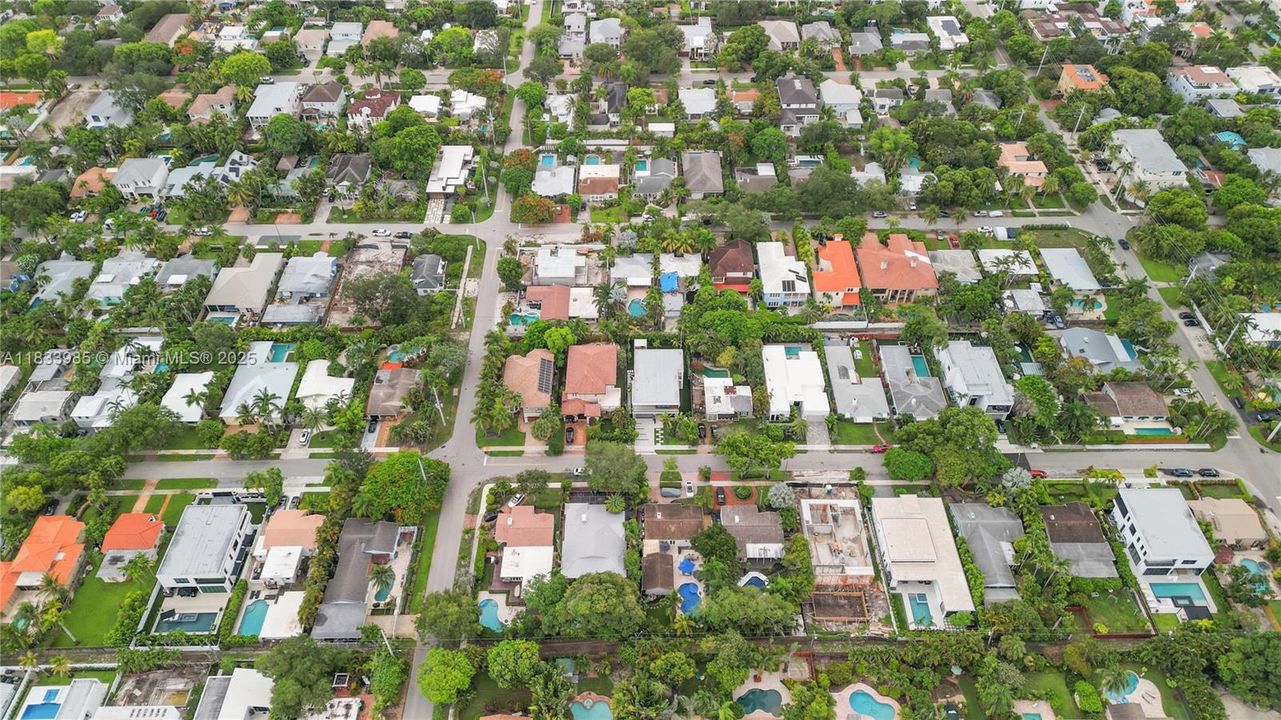 Vendido Recientemente: $3,100,000 (4 camas, 4 baños, 3438 Pies cuadrados)