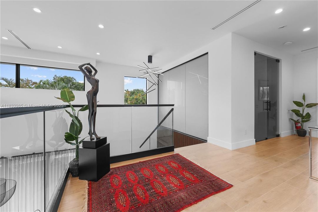 Vendido Recientemente: $3,100,000 (4 camas, 4 baños, 3438 Pies cuadrados)