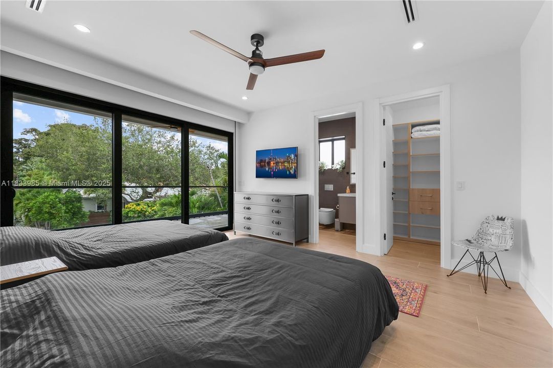 Vendido Recientemente: $3,100,000 (4 camas, 4 baños, 3438 Pies cuadrados)