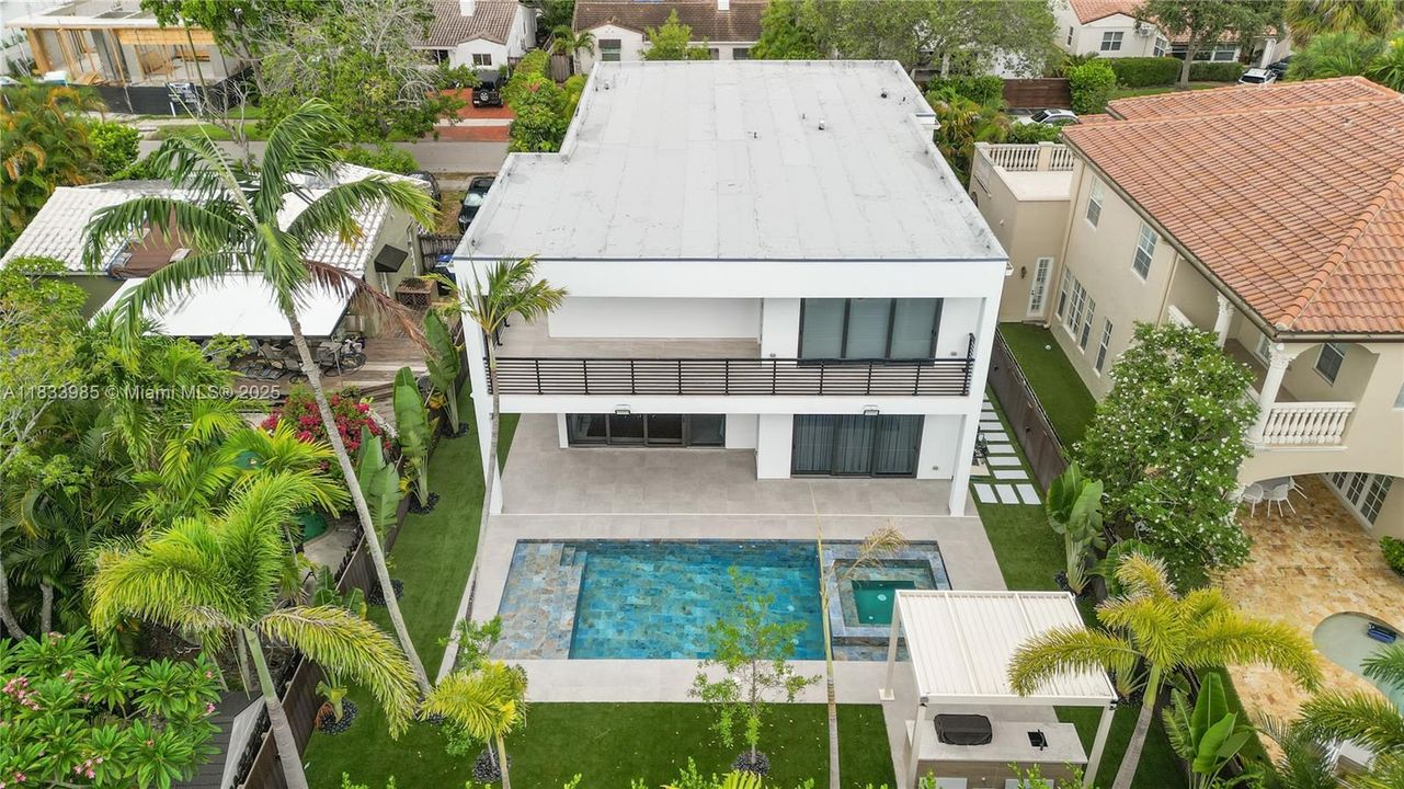 Vendido Recientemente: $3,100,000 (4 camas, 4 baños, 3438 Pies cuadrados)