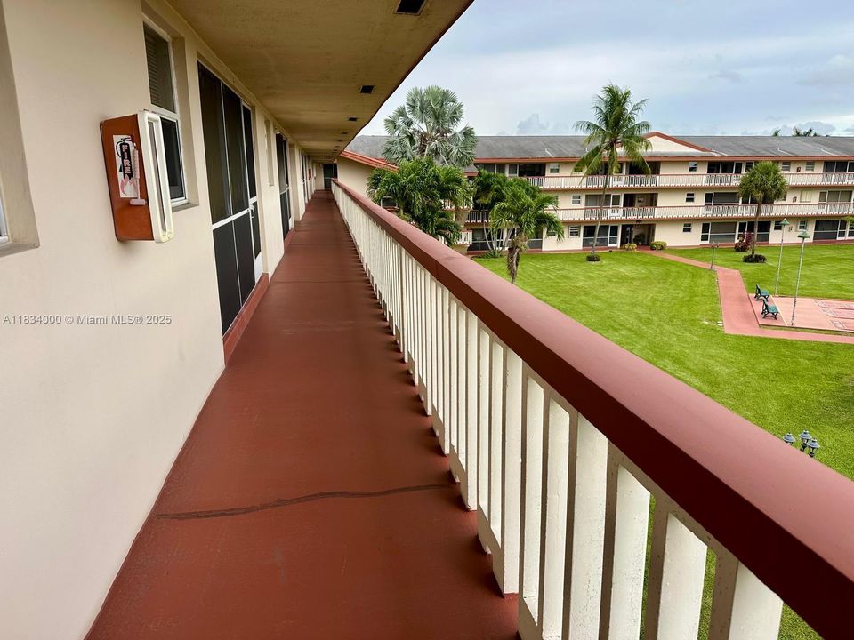 For Sale: $110,000 (1 beds, 1 baths, 720 Square Feet)