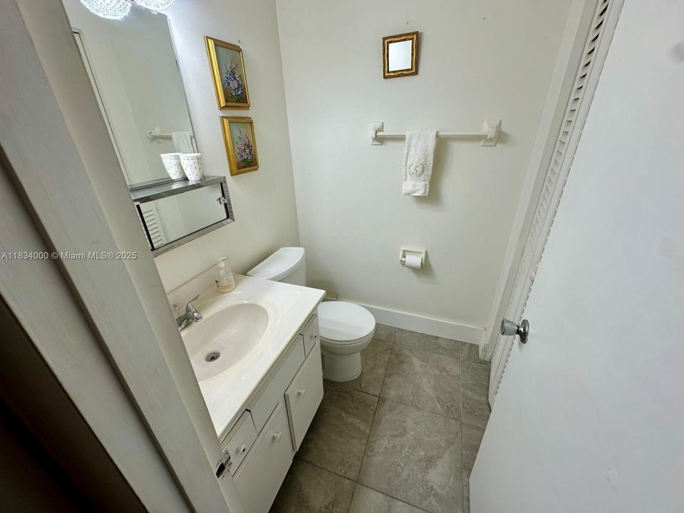 For Sale: $110,000 (1 beds, 1 baths, 720 Square Feet)