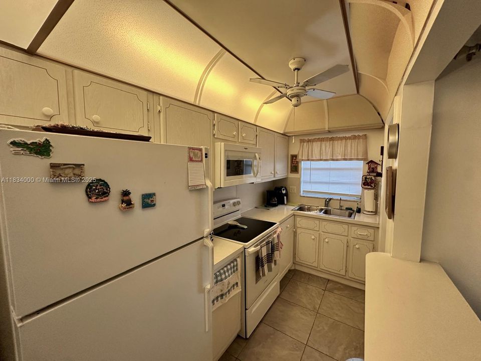 For Sale: $110,000 (1 beds, 1 baths, 720 Square Feet)