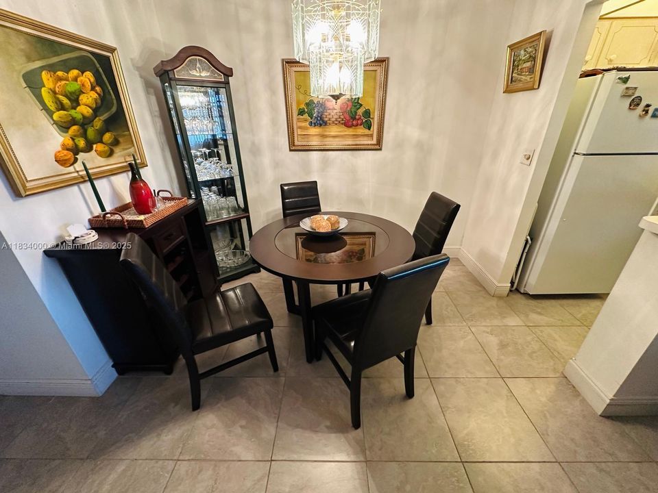 For Sale: $110,000 (1 beds, 1 baths, 720 Square Feet)