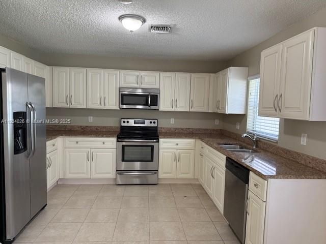 Под контрактом: $429,900 (3 спален, 2 ванн, 1897 Квадратных фут)