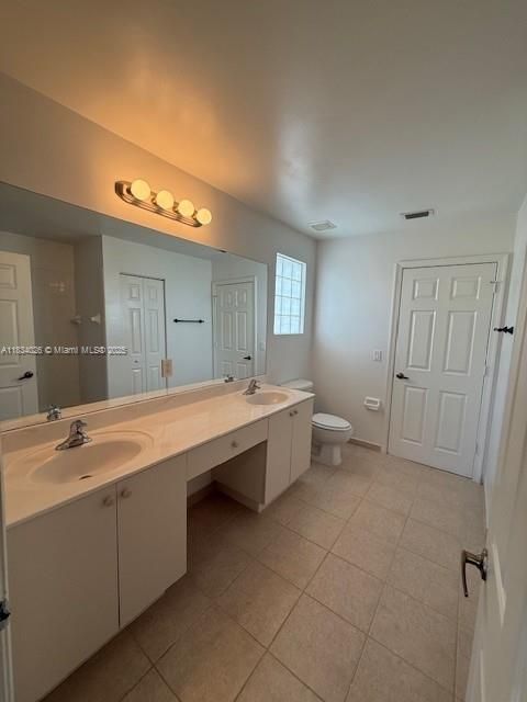 Под контрактом: $429,900 (3 спален, 2 ванн, 1897 Квадратных фут)