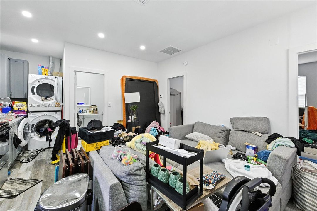 待售: $1,050,000 (0 贝兹, 0 浴室, 2548 平方英尺)