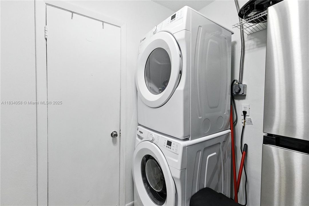 待售: $1,050,000 (0 贝兹, 0 浴室, 2548 平方英尺)