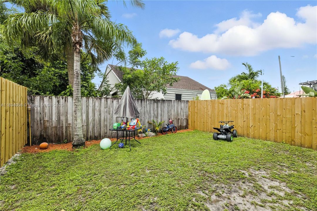 待售: $1,050,000 (0 贝兹, 0 浴室, 2548 平方英尺)