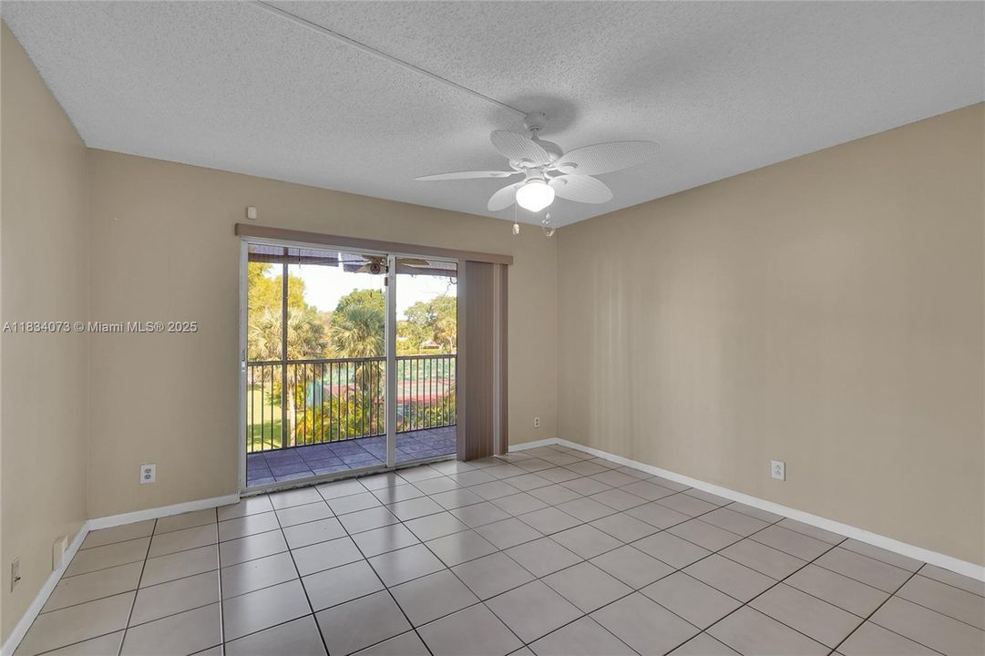 For Sale: $199,000 (2 beds, 2 baths, 990 Square Feet)