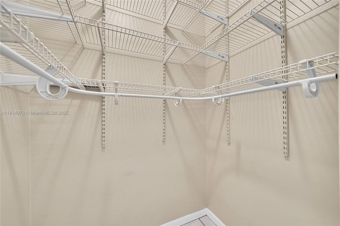 For Sale: $199,000 (2 beds, 2 baths, 990 Square Feet)