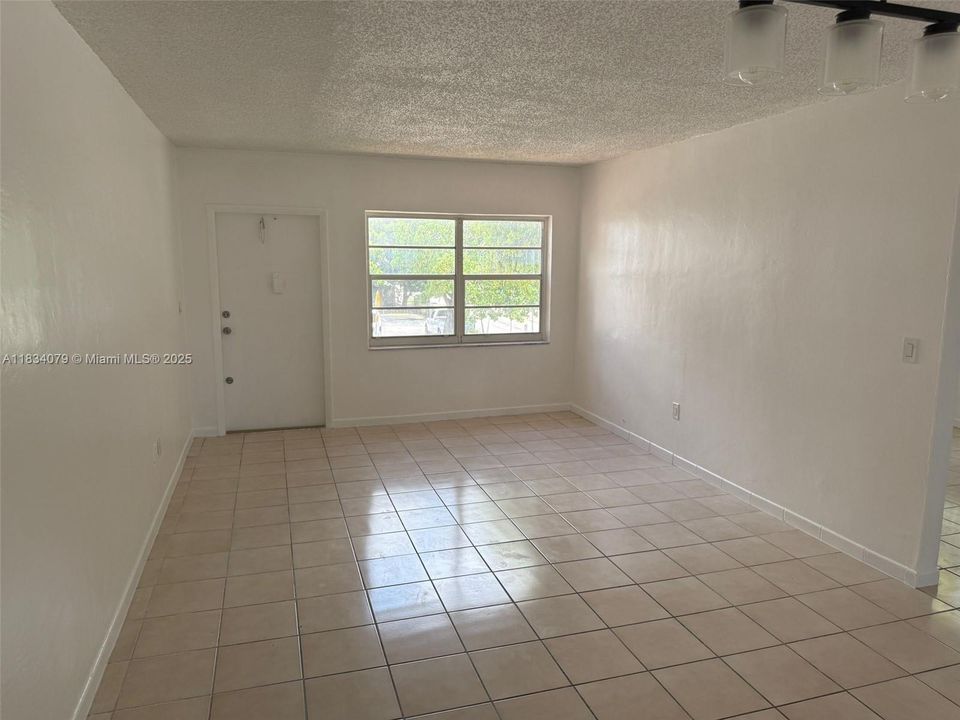 En Venta: $262,500 (2 camas, 1 baños, 725 Pies cuadrados)