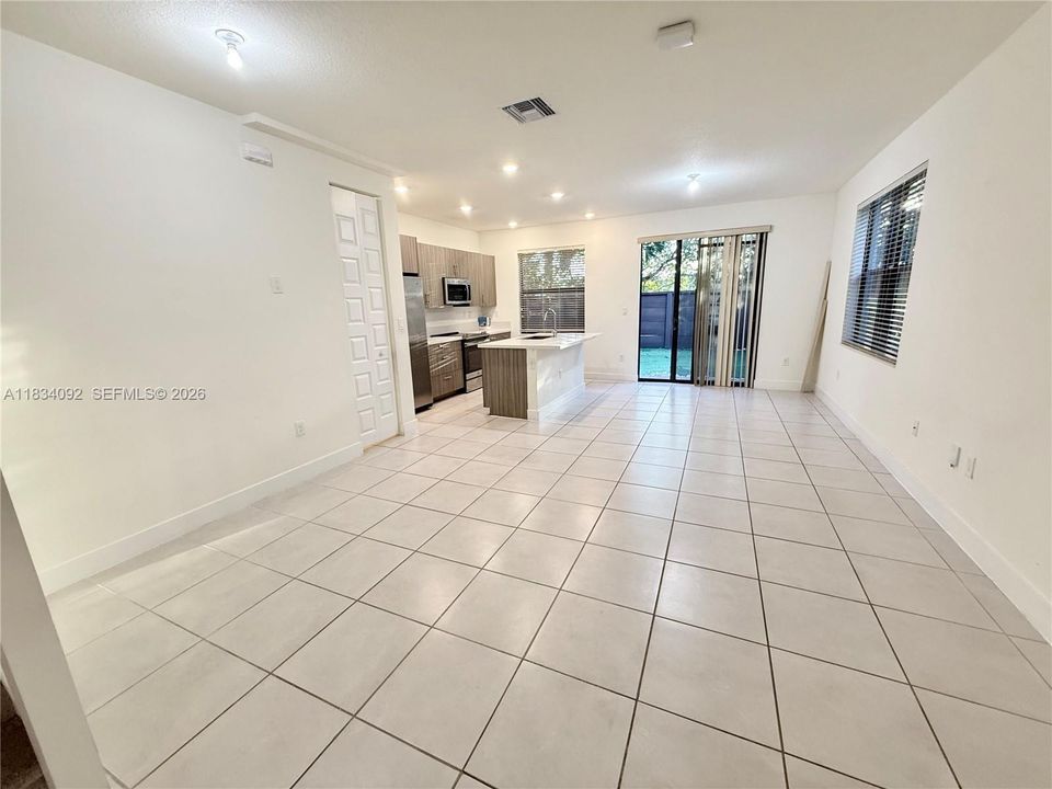 For Sale: $575,000 (3 beds, 2 baths, 1692 Square Feet)