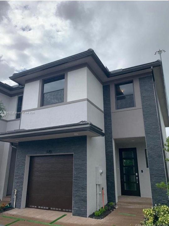 En Venta: $575,000 (3 camas, 2 baños, 1692 Pies cuadrados)