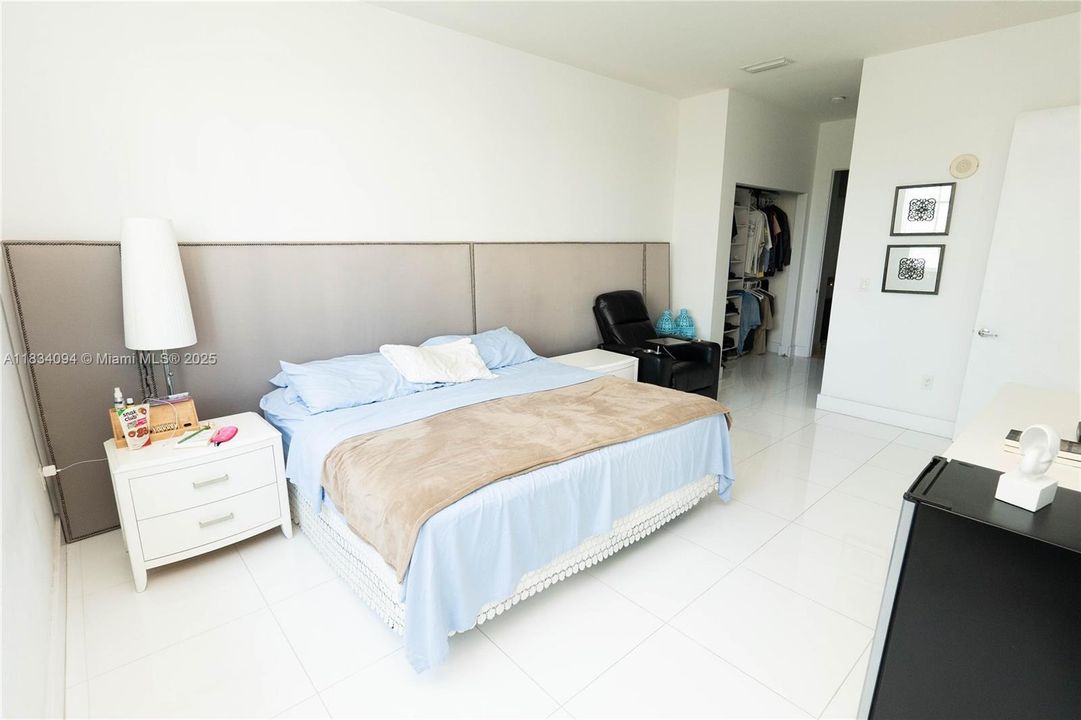 For Sale: $1,099,000 (3 beds, 2 baths, 1648 Square Feet)