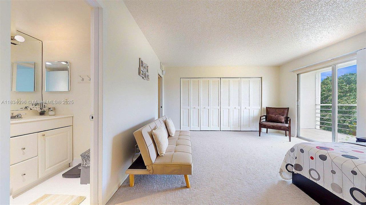 待售: $115,000 (1 贝兹, 1 浴室, 738 平方英尺)