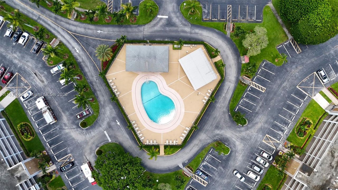 待售: $115,000 (1 贝兹, 1 浴室, 738 平方英尺)