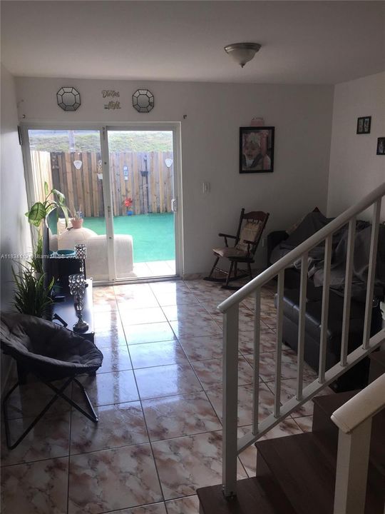 Activo con contrato: $249,900 (2 camas, 1 baños, 930 Pies cuadrados)