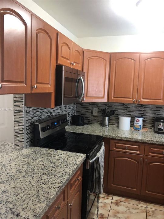 Activo con contrato: $249,900 (2 camas, 1 baños, 930 Pies cuadrados)