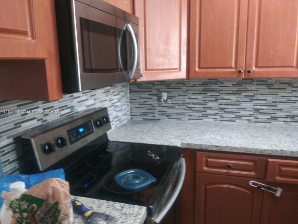 Activo con contrato: $249,900 (2 camas, 1 baños, 930 Pies cuadrados)