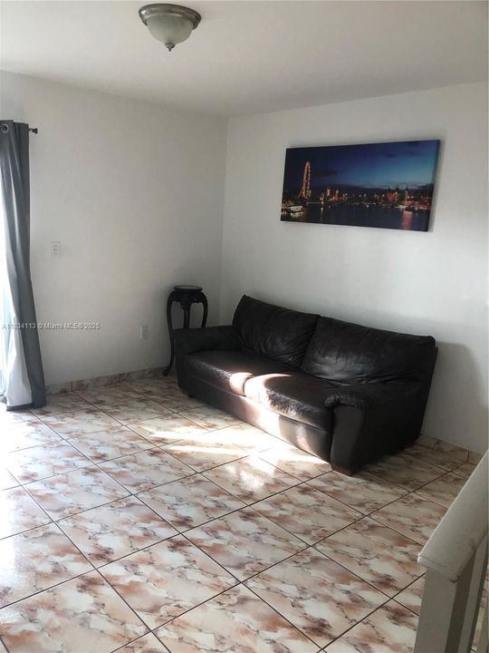 Activo con contrato: $249,900 (2 camas, 1 baños, 930 Pies cuadrados)