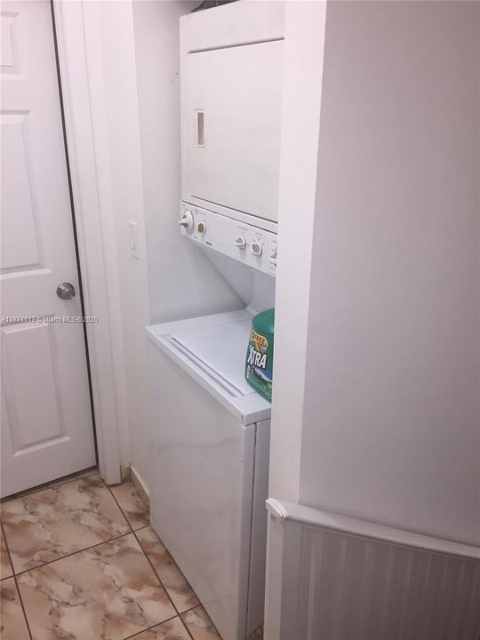 Activo con contrato: $249,900 (2 camas, 1 baños, 930 Pies cuadrados)