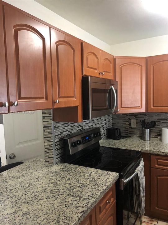 Activo con contrato: $249,900 (2 camas, 1 baños, 930 Pies cuadrados)